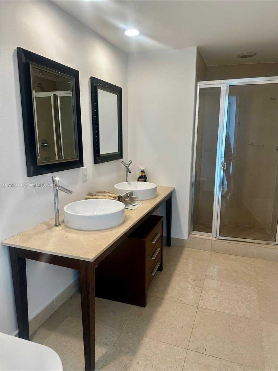 Small Image of 485 BRICKELL AVE #4402, Miami Number 9