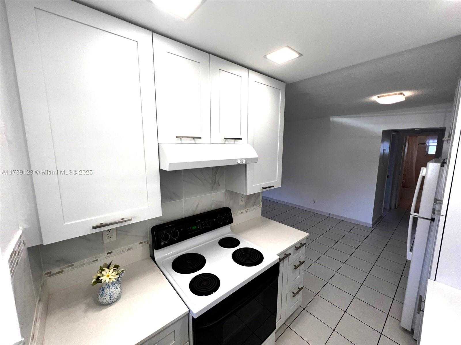 Small Image of 2145 PIERCE ST #105, Hollywood Number 10