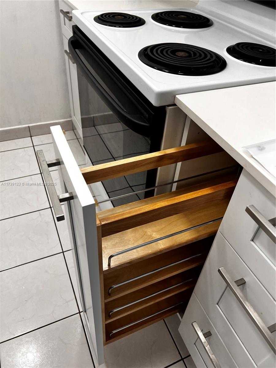 Small Image of 2145 PIERCE ST #105, Hollywood Number 12