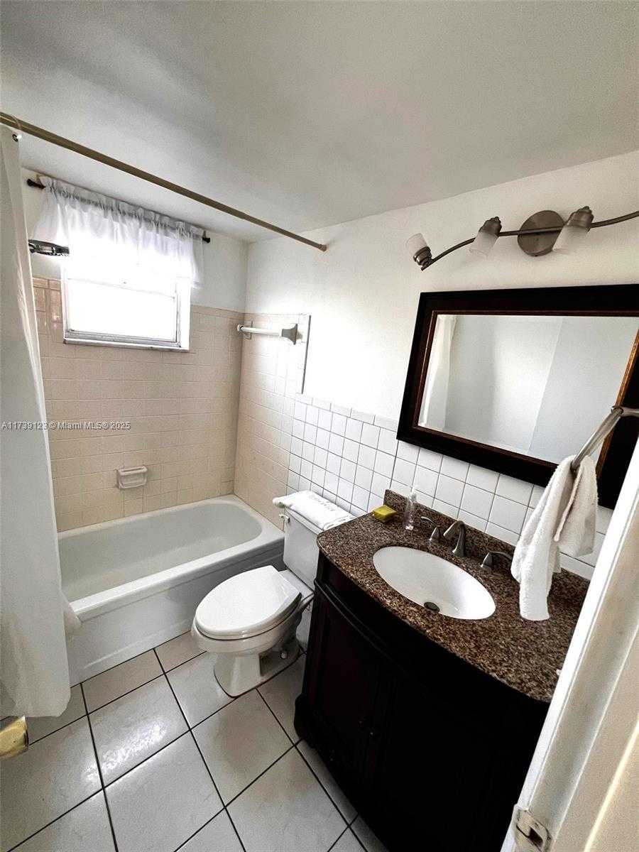 Small Image of 2145 PIERCE ST #105, Hollywood Number 13