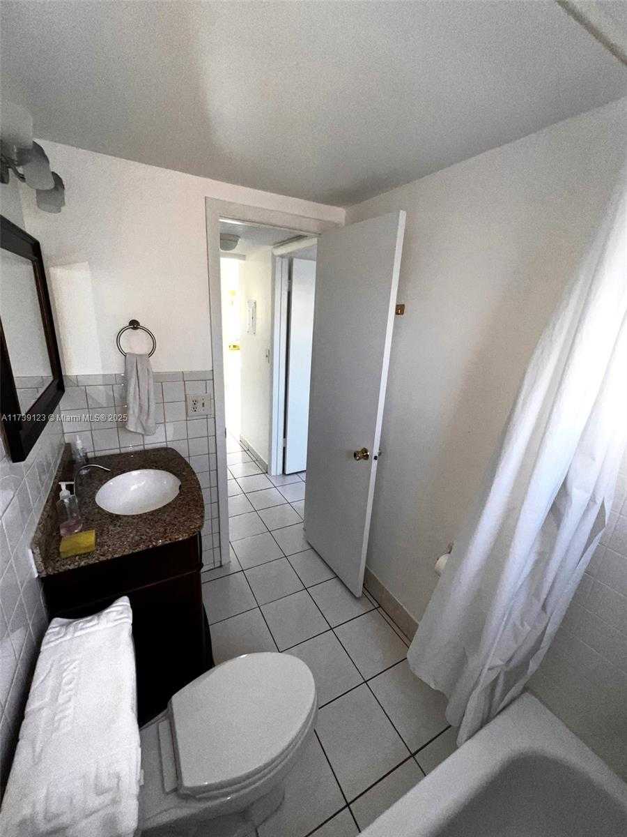 Small Image of 2145 PIERCE ST #105, Hollywood Number 14