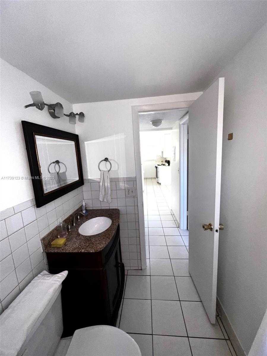 Small Image of 2145 PIERCE ST #105, Hollywood Number 15