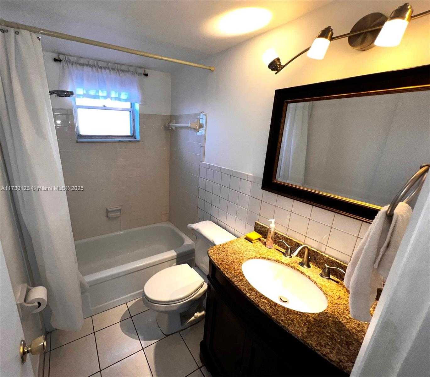 Small Image of 2145 PIERCE ST #105, Hollywood Number 16