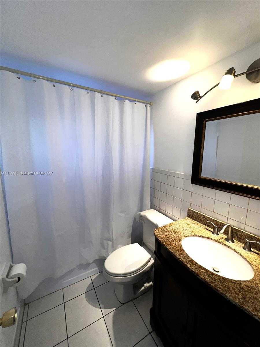 Small Image of 2145 PIERCE ST #105, Hollywood Number 17