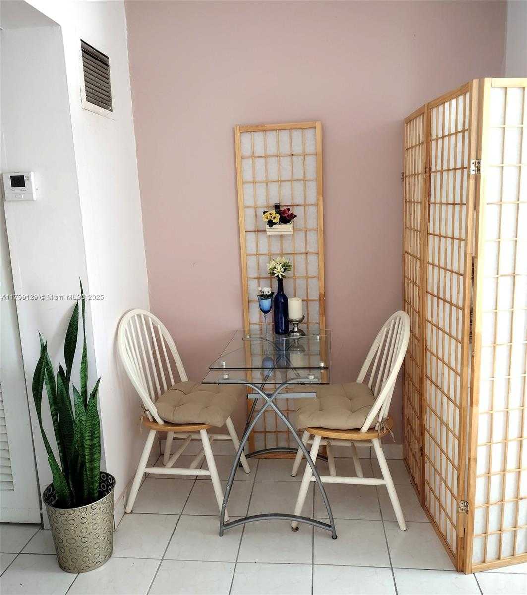 Small Image of 2145 PIERCE ST #105, Hollywood Number 18