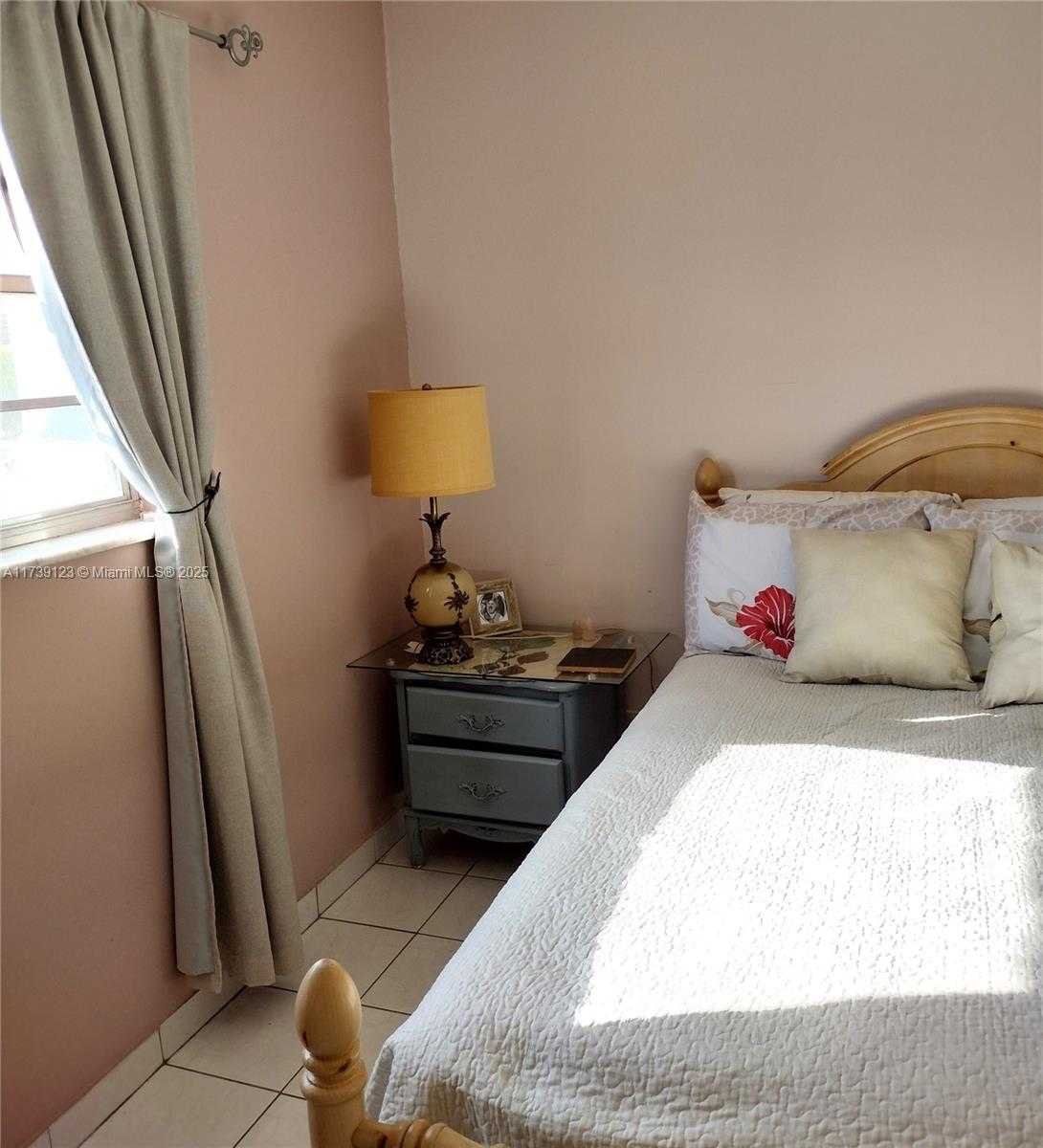 Small Image of 2145 PIERCE ST #105, Hollywood Number 21