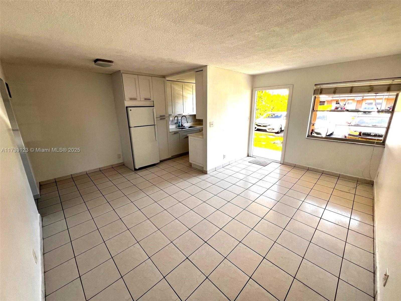 Small Image of 2145 PIERCE ST #105, Hollywood Number 3