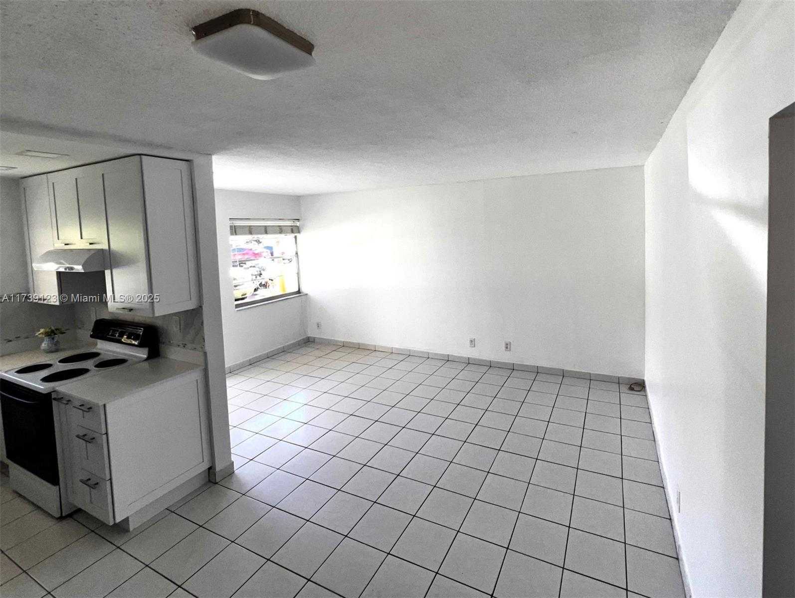 Small Image of 2145 PIERCE ST #105, Hollywood Number 5