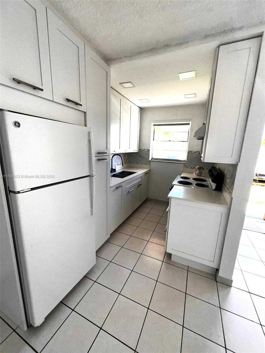Small Image of 2145 PIERCE ST #105, Hollywood Number 7