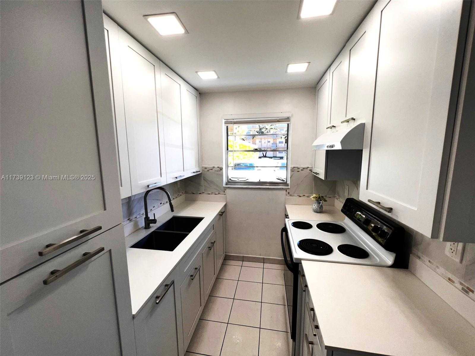 Small Image of 2145 PIERCE ST #105, Hollywood Number 9
