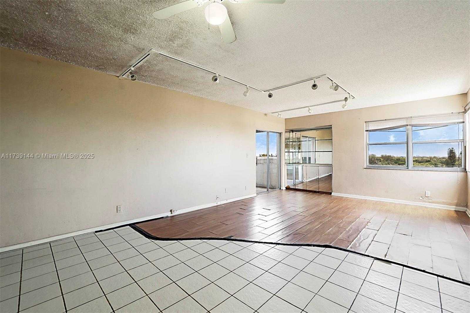 Small Image of 3301 SPANISH MOSS TER #904, Lauderhill Number 2