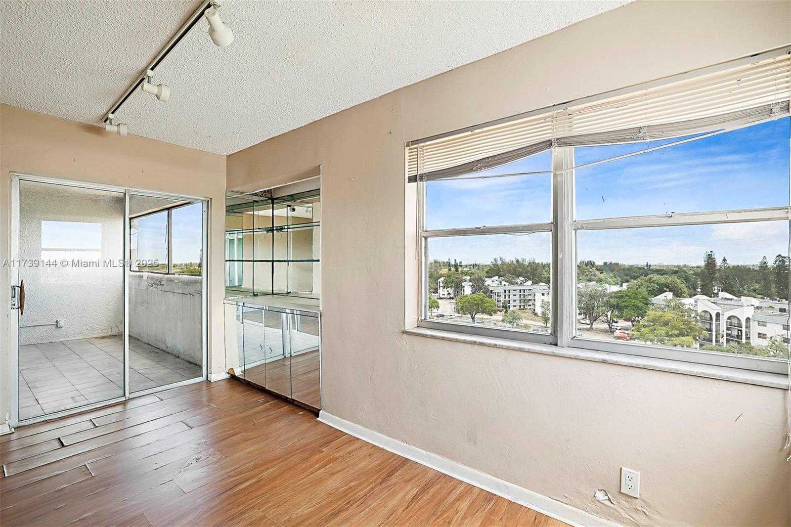 Small Image of 3301 SPANISH MOSS TER #904, Lauderhill Number 6