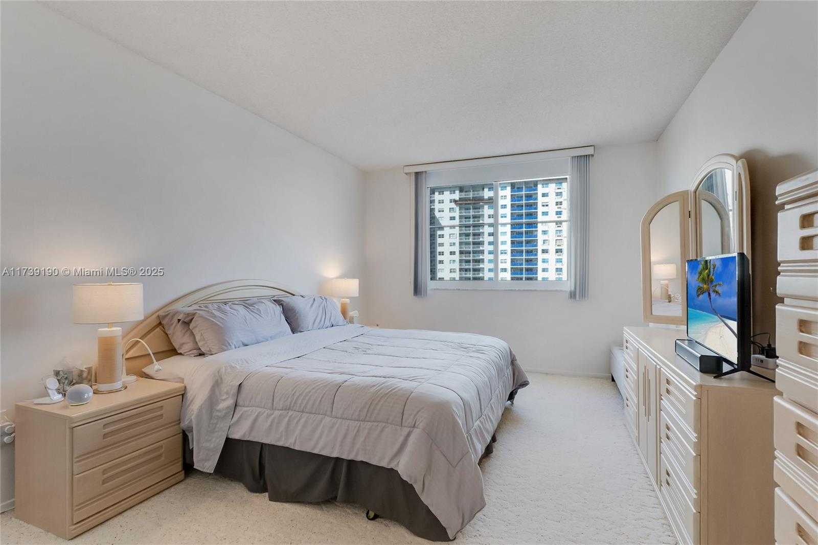Small Image of 500 BAYVIEW DR #517, Sunny Isles Beach Number 10