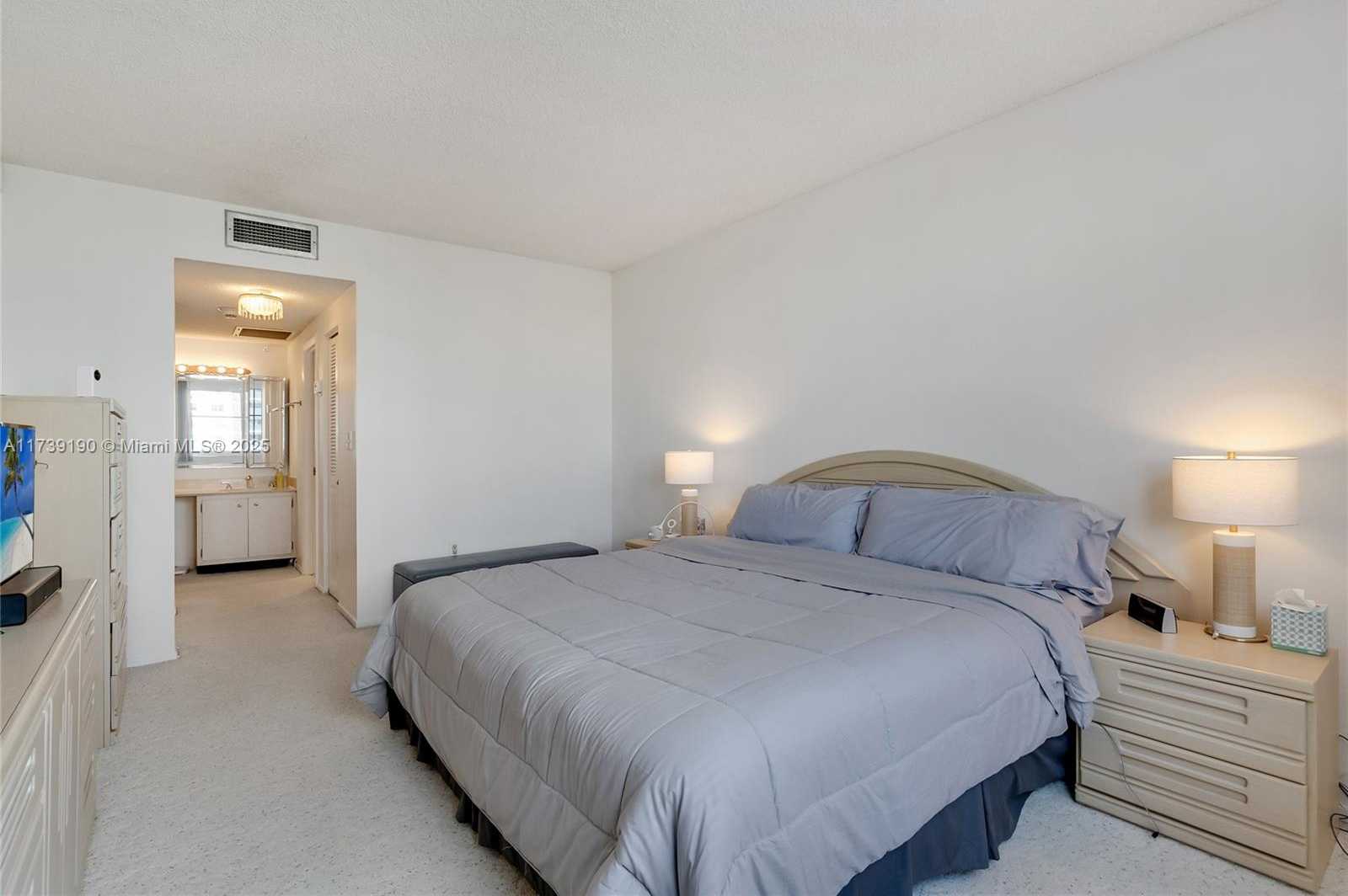 Small Image of 500 BAYVIEW DR #517, Sunny Isles Beach Number 11