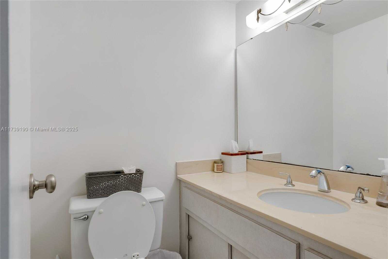 Small Image of 500 BAYVIEW DR #517, Sunny Isles Beach Number 12