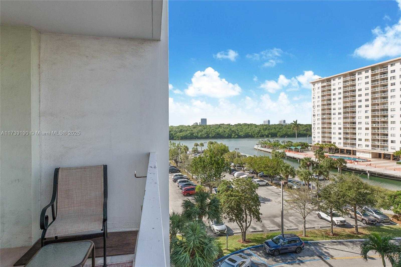 Small Image of 500 BAYVIEW DR #517, Sunny Isles Beach Number 15