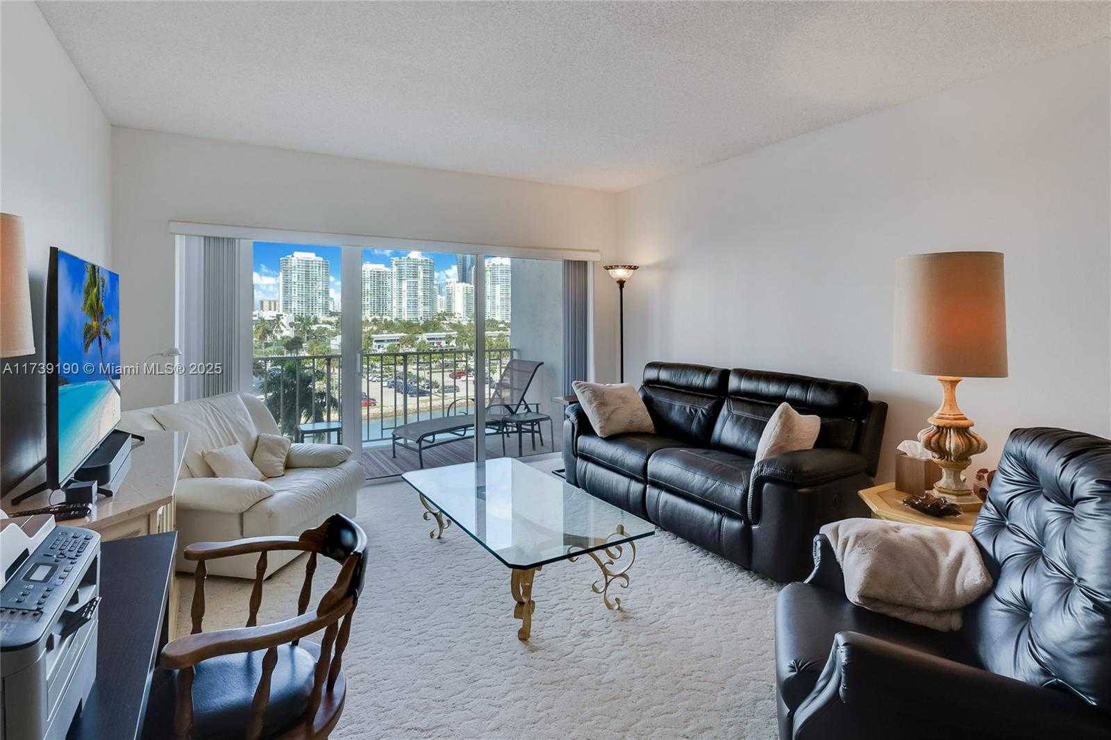Small Image of 500 BAYVIEW DR #517, Sunny Isles Beach Number 5