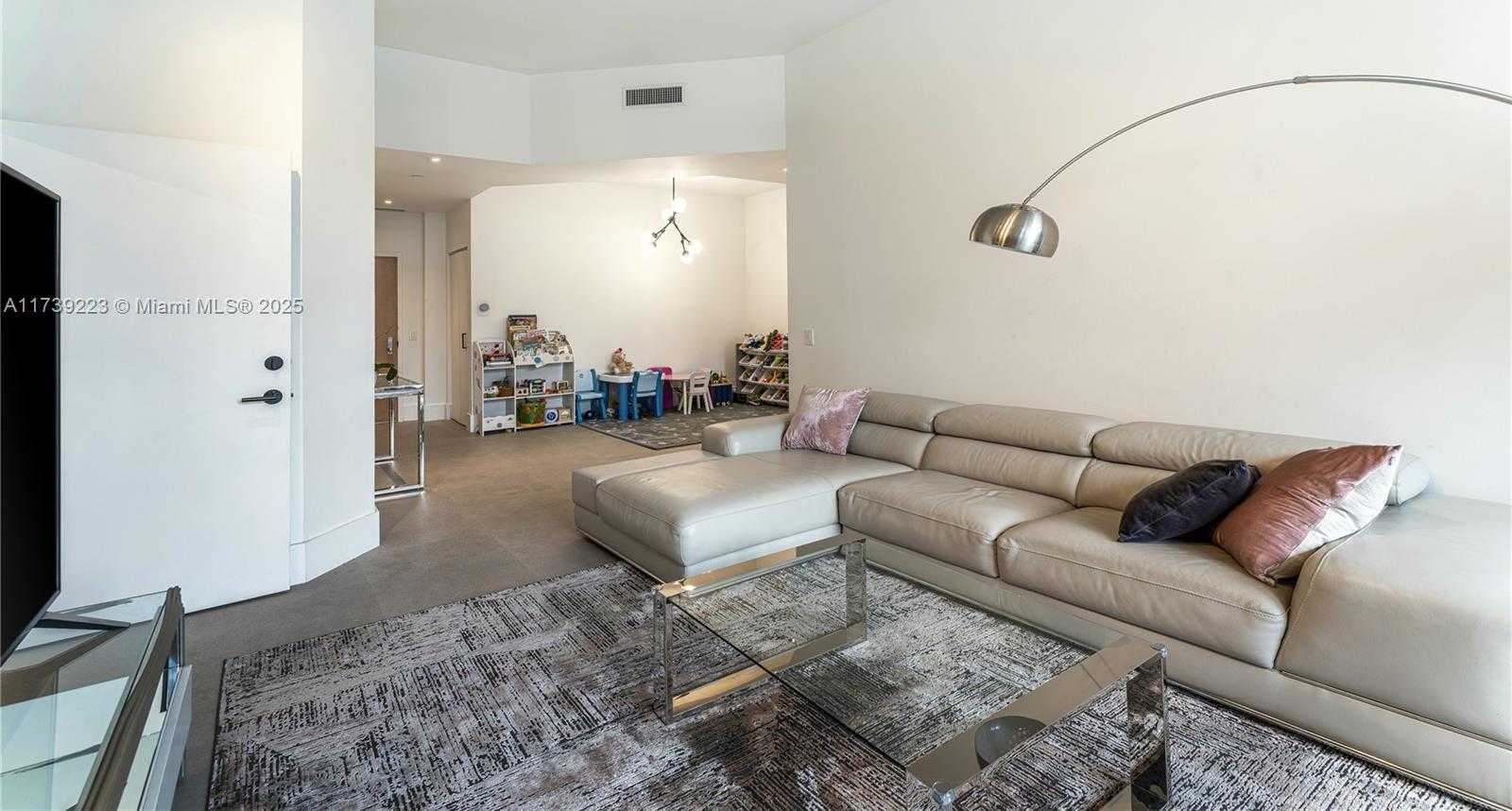 Small Image of 21205 YACHT CLUB DRIVE #304, Aventura Number 10