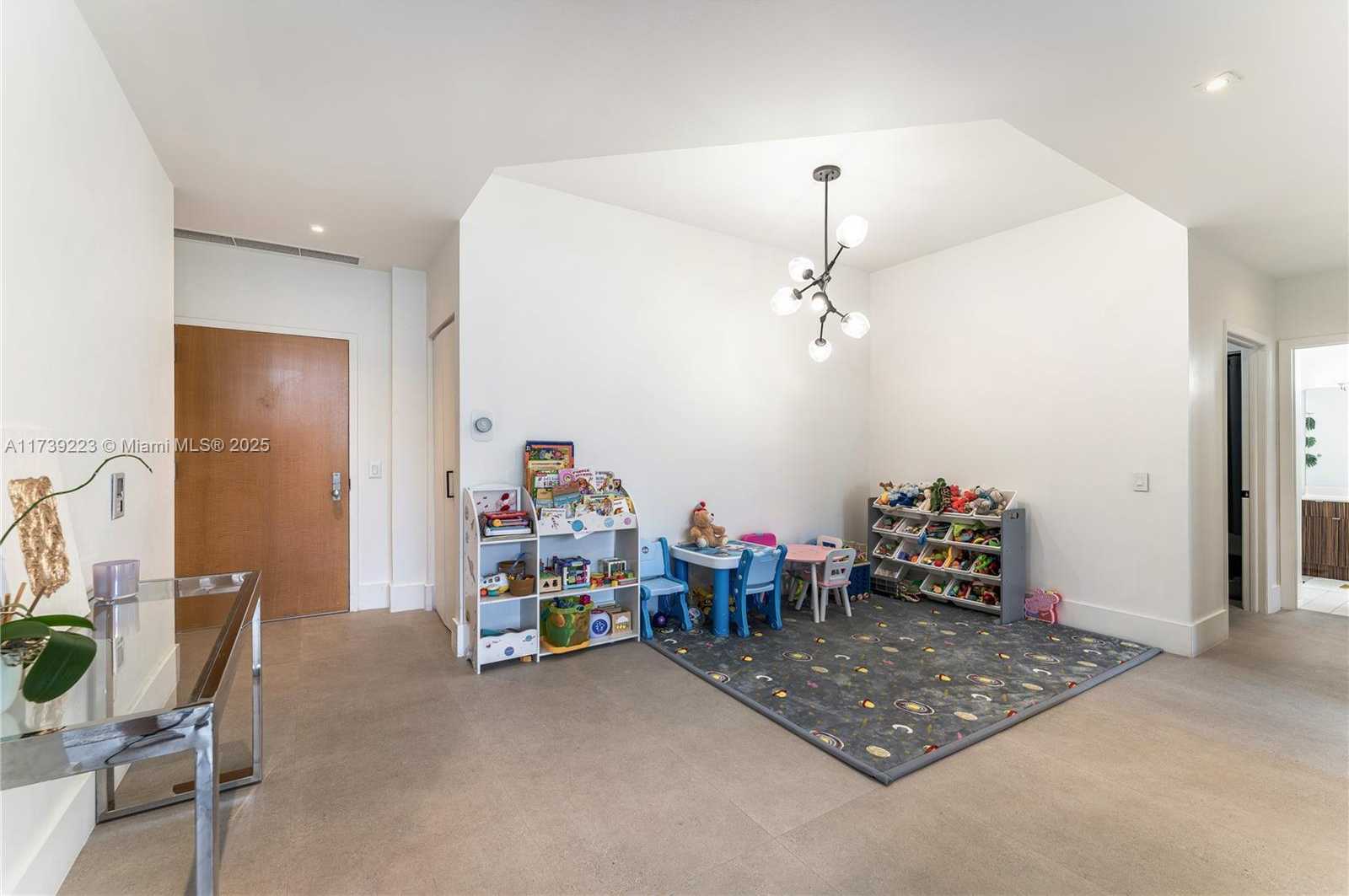 Small Image of 21205 YACHT CLUB DRIVE #304, Aventura Number 11