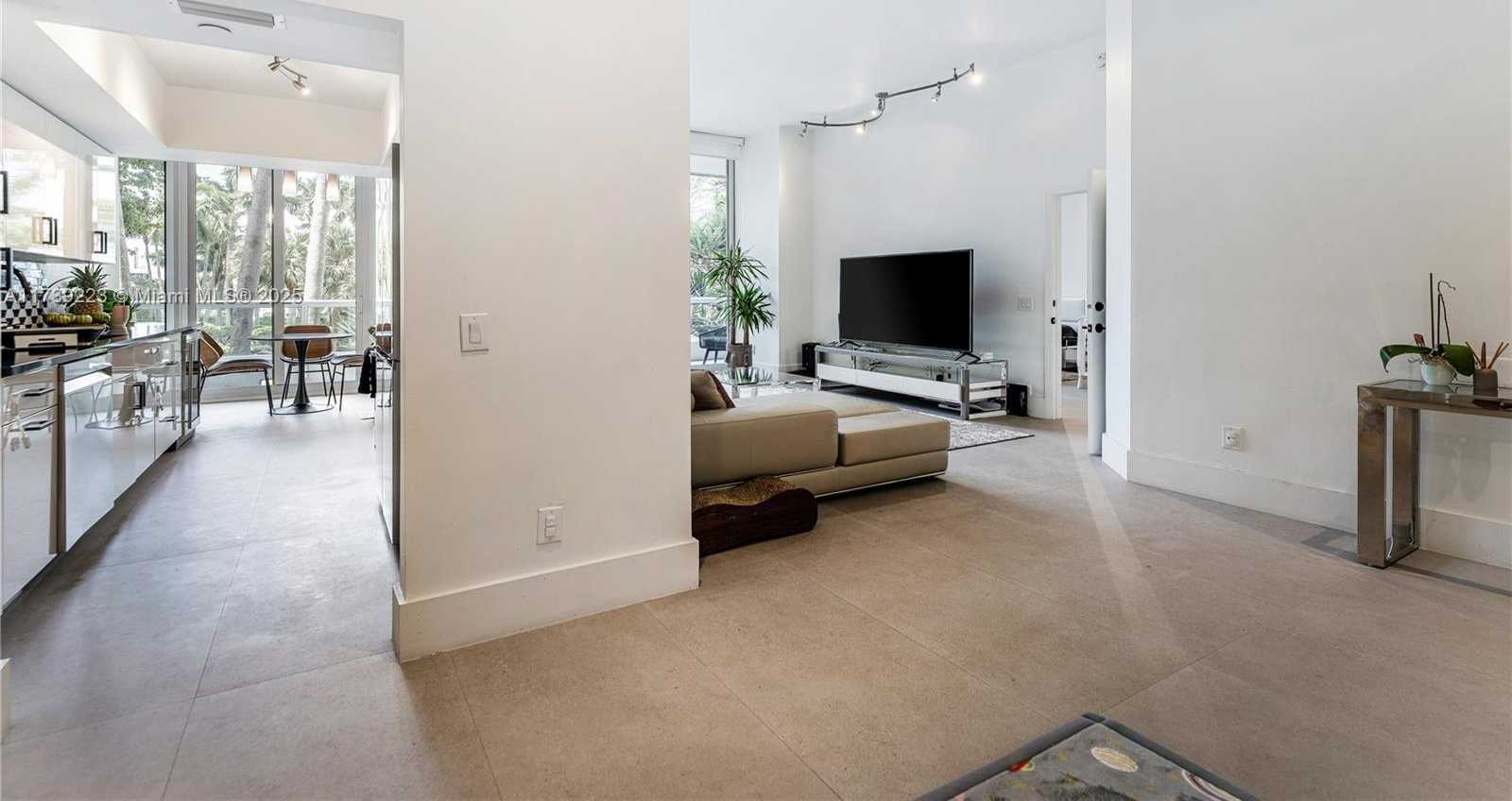 Small Image of 21205 YACHT CLUB DRIVE #304, Aventura Number 14