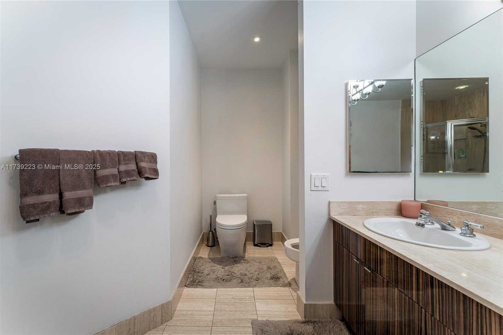 Small Image of 21205 YACHT CLUB DRIVE #304, Aventura Number 23