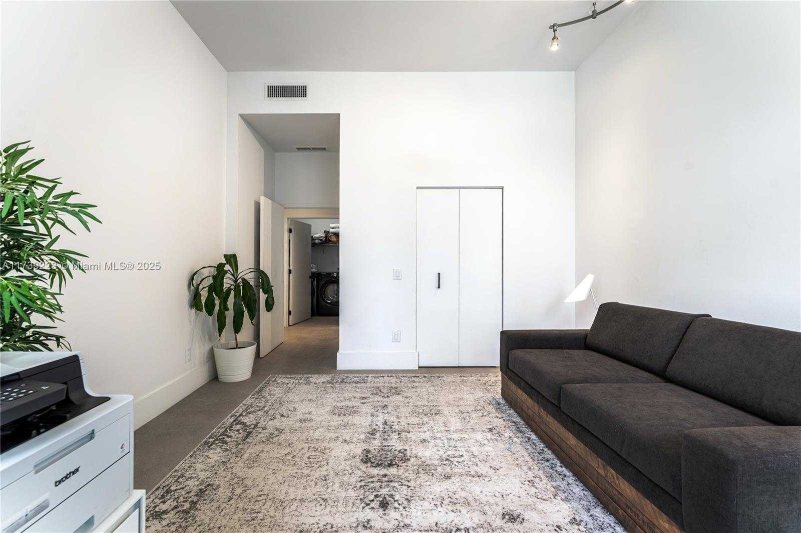 Small Image of 21205 YACHT CLUB DRIVE #304, Aventura Number 26