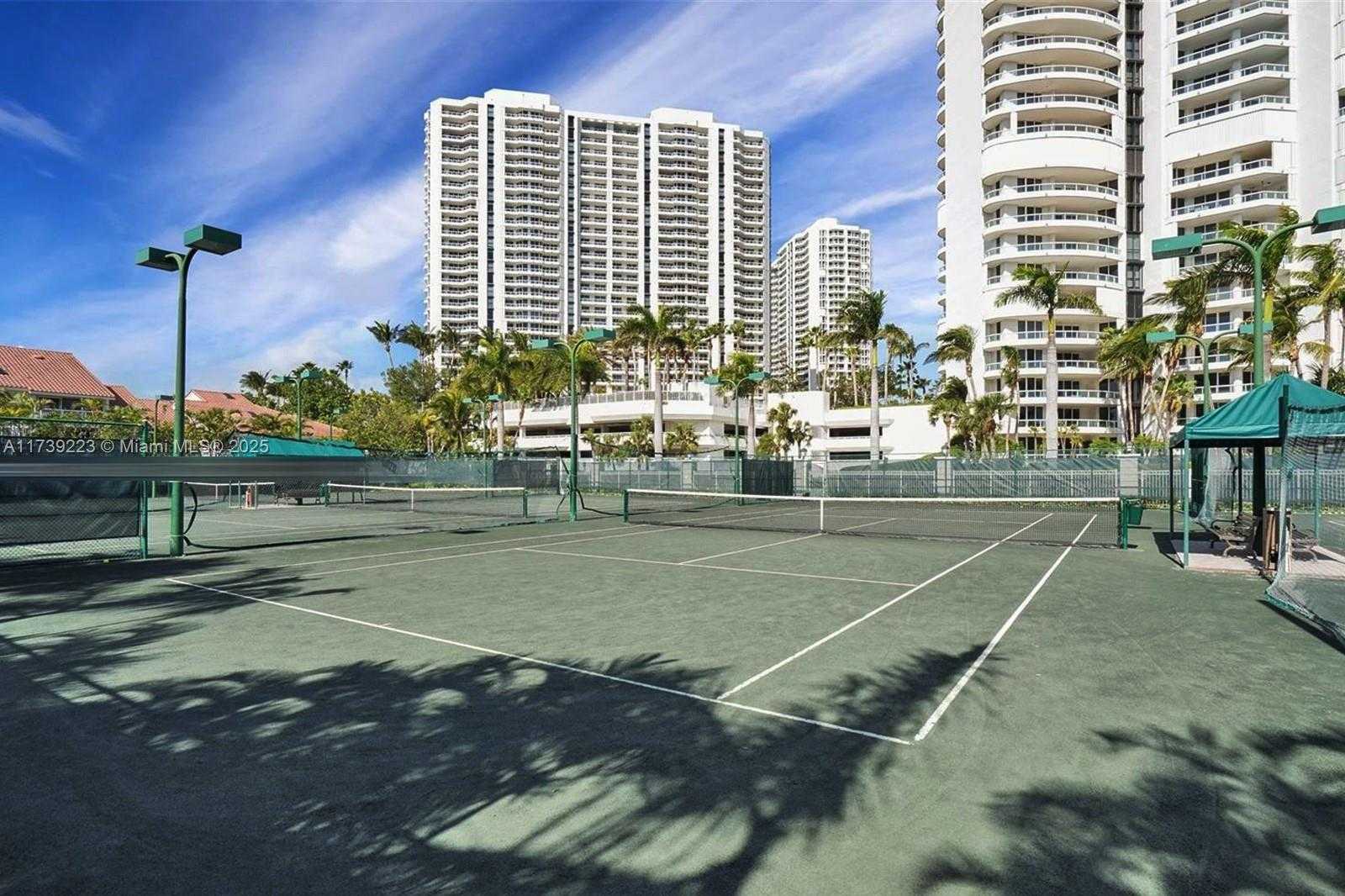 Small Image of 21205 YACHT CLUB DRIVE #304, Aventura Number 32