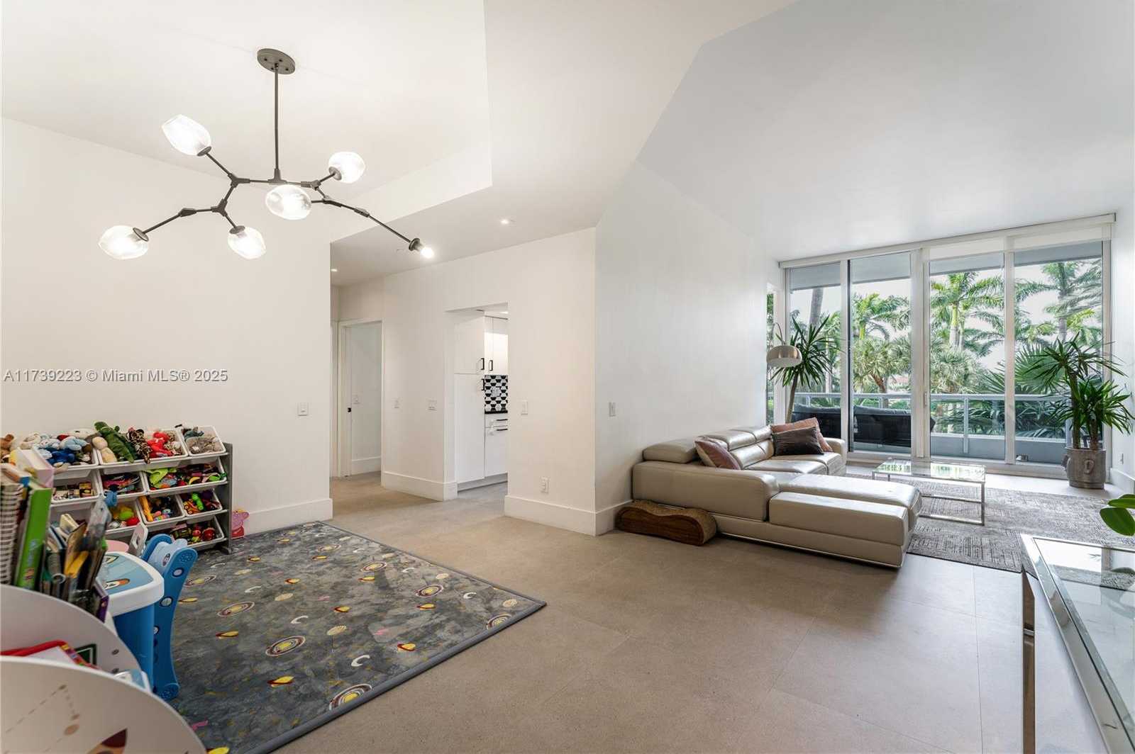 Small Image of 21205 YACHT CLUB DRIVE #304, Aventura Number 4