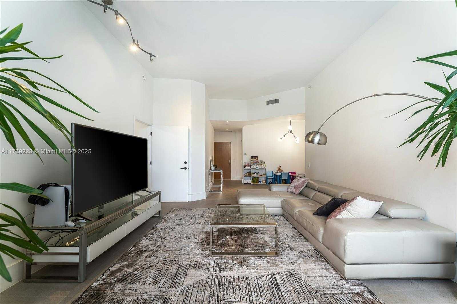 Small Image of 21205 YACHT CLUB DRIVE #304, Aventura Number 9