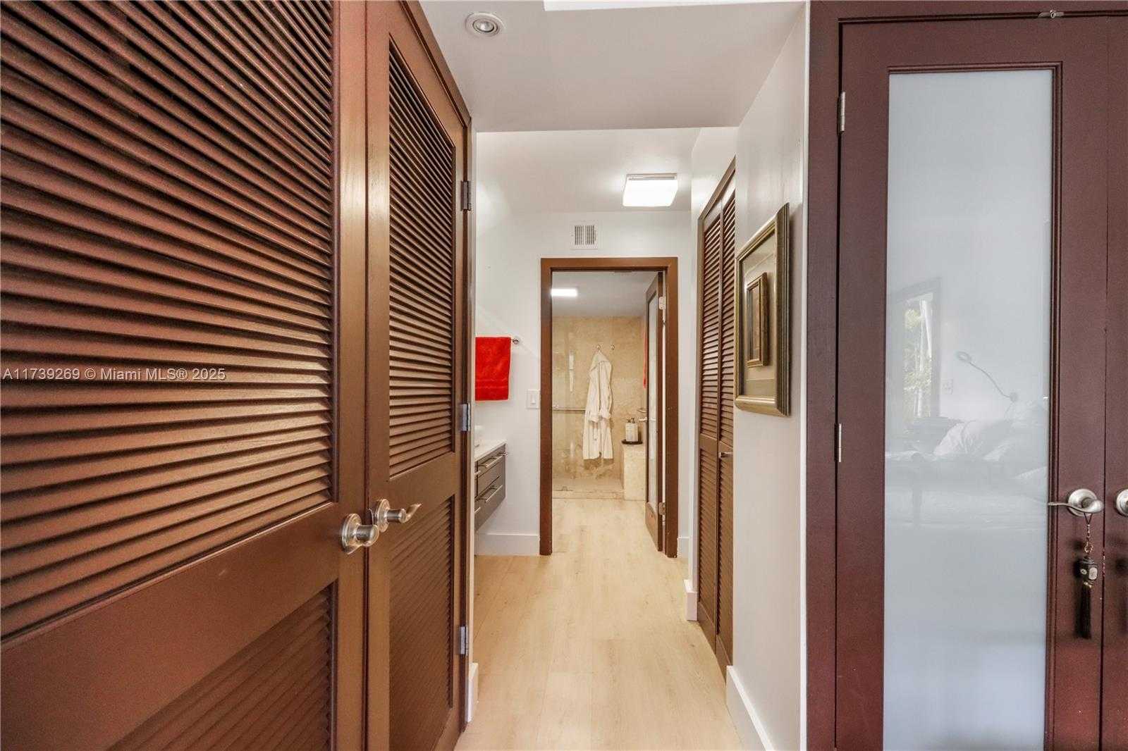 Small Image of 101 OCEAN LANE DR #1017, Key Biscayne Number 12