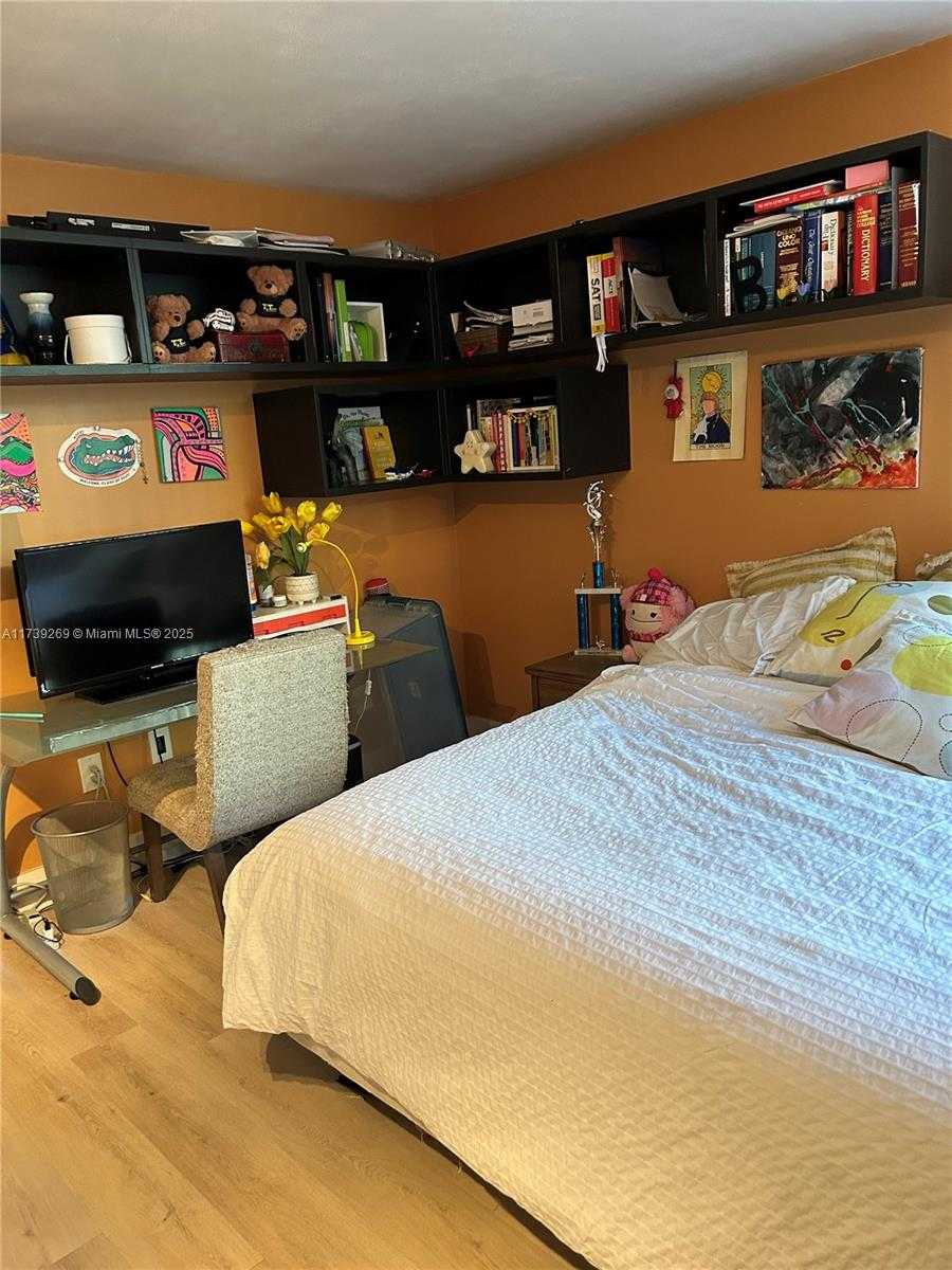 Small Image of 101 OCEAN LANE DR #1017, Key Biscayne Number 16