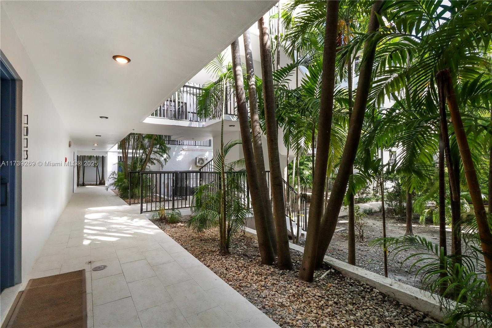 Small Image of 101 OCEAN LANE DR #1017, Key Biscayne Number 23