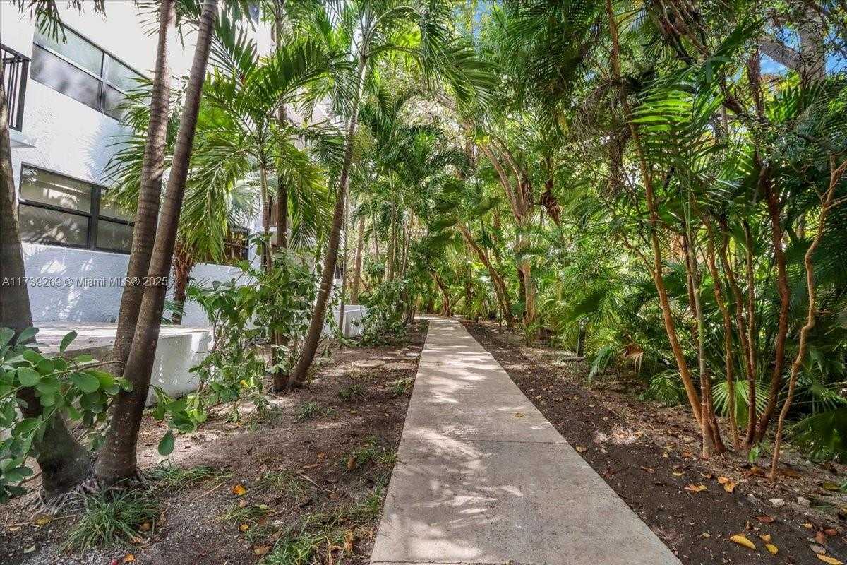 Small Image of 101 OCEAN LANE DR #1017, Key Biscayne Number 28