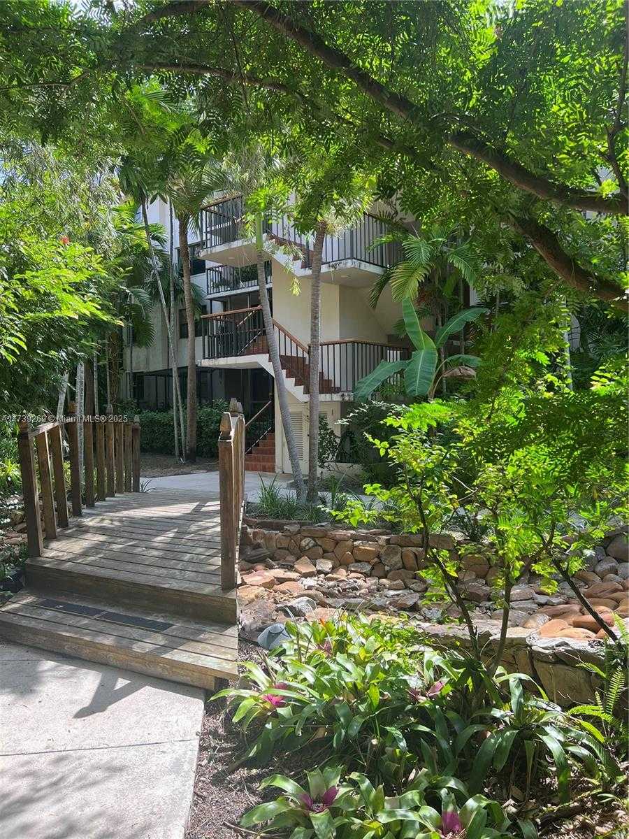 Small Image of 101 OCEAN LANE DR #1017, Key Biscayne Number 30