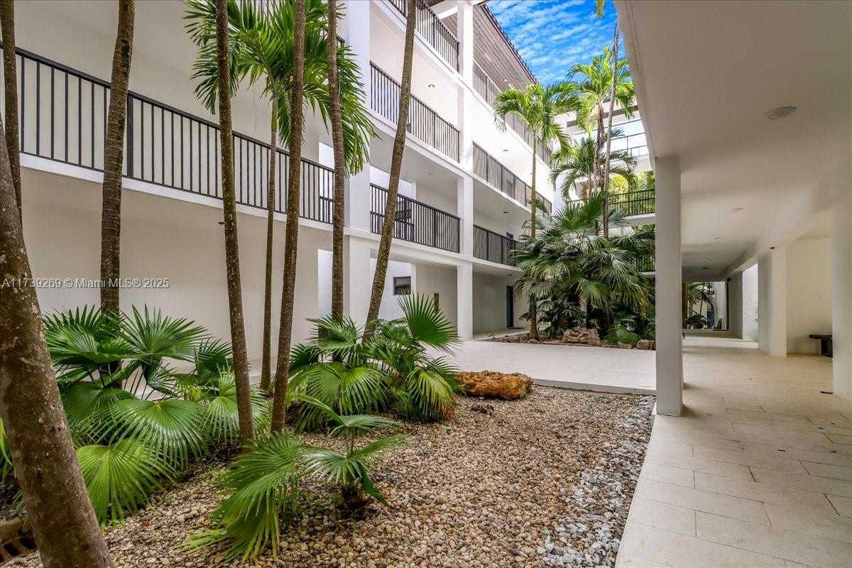 Small Image of 101 OCEAN LANE DR #1017, Key Biscayne Number 31