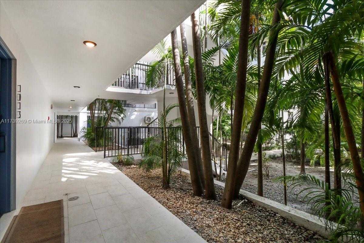 Small Image of 101 OCEAN LANE DR #1017, Key Biscayne Number 43