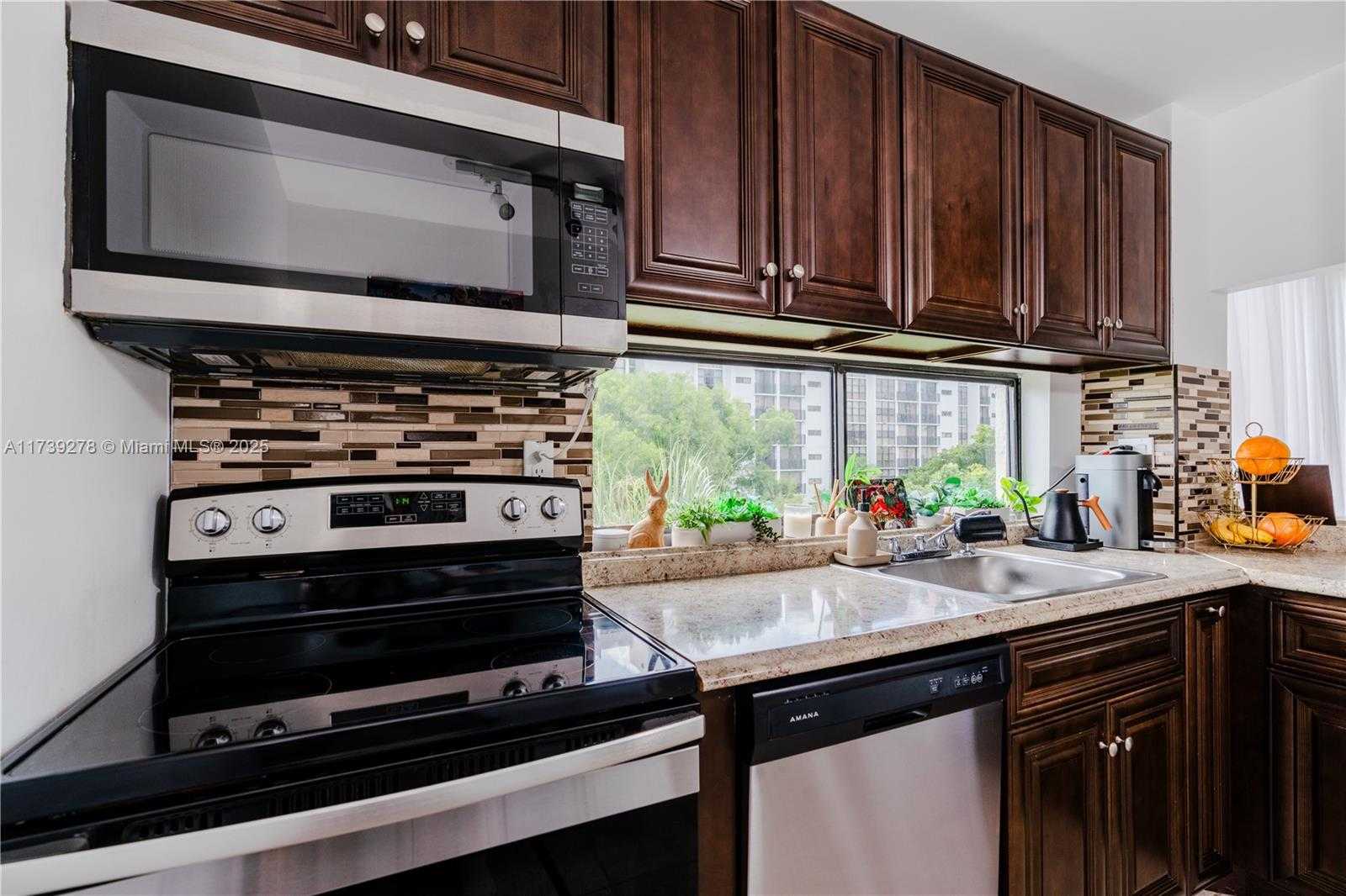 Small Image of 17021 NORTH BAY RD #526, Sunny Isles Beach Number 10
