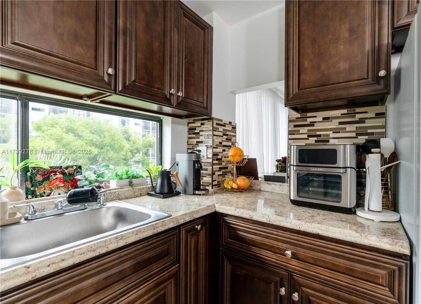 Small Image of 17021 NORTH BAY RD #526, Sunny Isles Beach Number 12