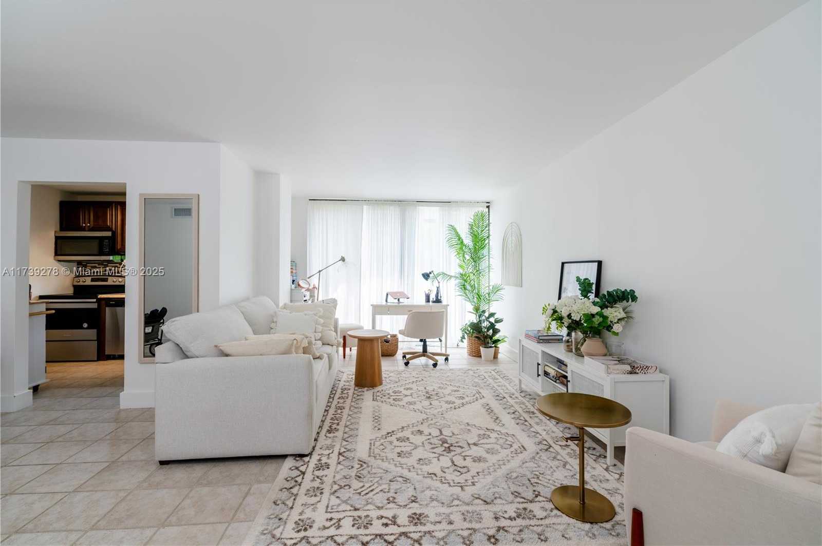 Small Image of 17021 NORTH BAY RD #526, Sunny Isles Beach Number 2