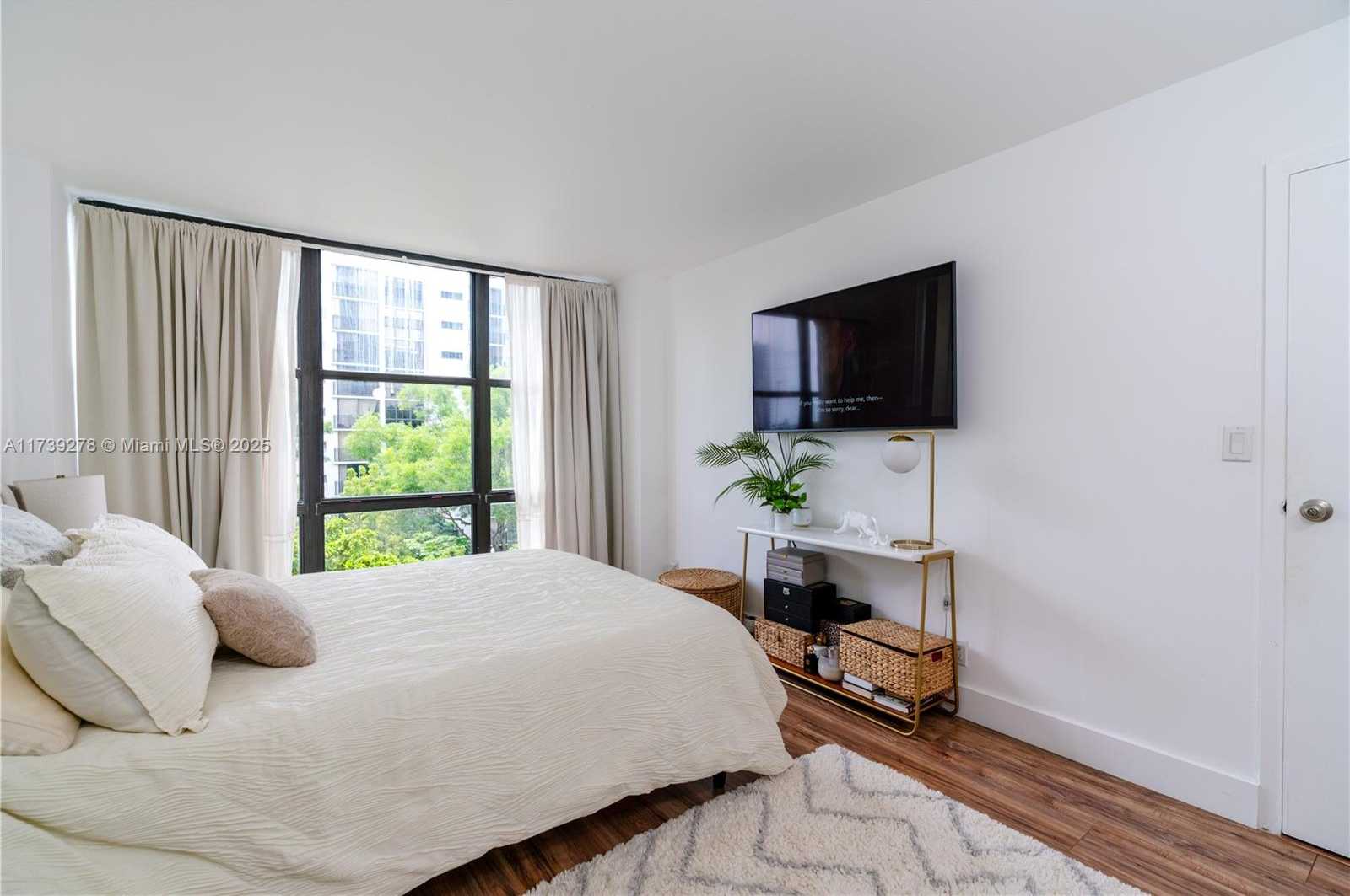 Small Image of 17021 NORTH BAY RD #526, Sunny Isles Beach Number 23