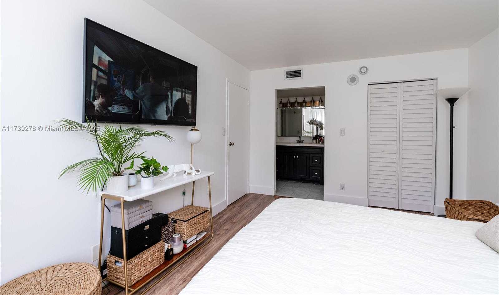 Small Image of 17021 NORTH BAY RD #526, Sunny Isles Beach Number 27