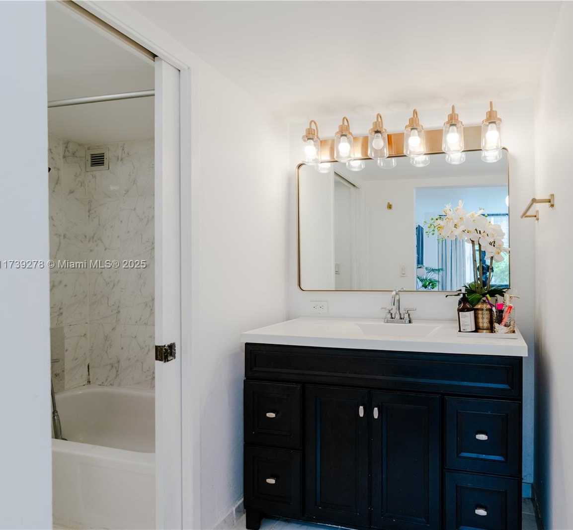 Small Image of 17021 NORTH BAY RD #526, Sunny Isles Beach Number 28