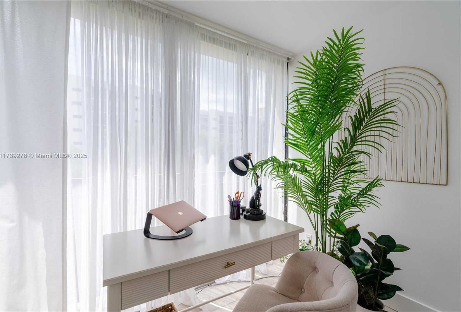 Small Image of 17021 NORTH BAY RD #526, Sunny Isles Beach Number 5