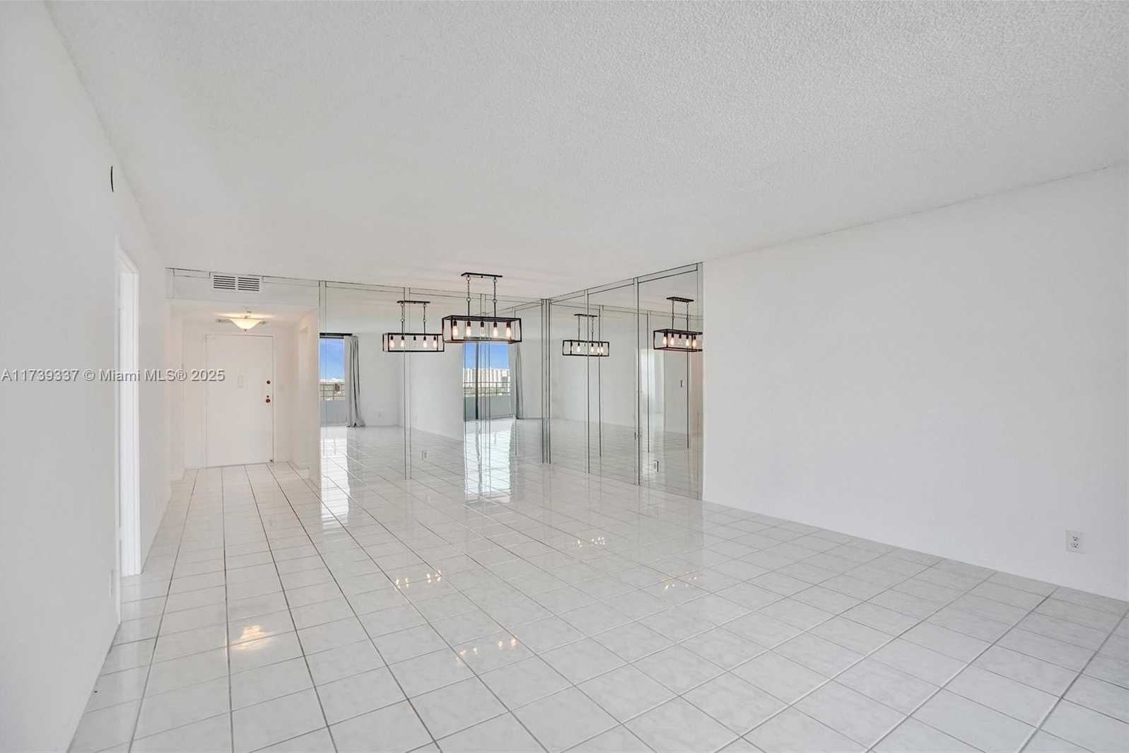 Small Image of 2500 PARKVIEW DR #1811, Hallandale Beach Number 11