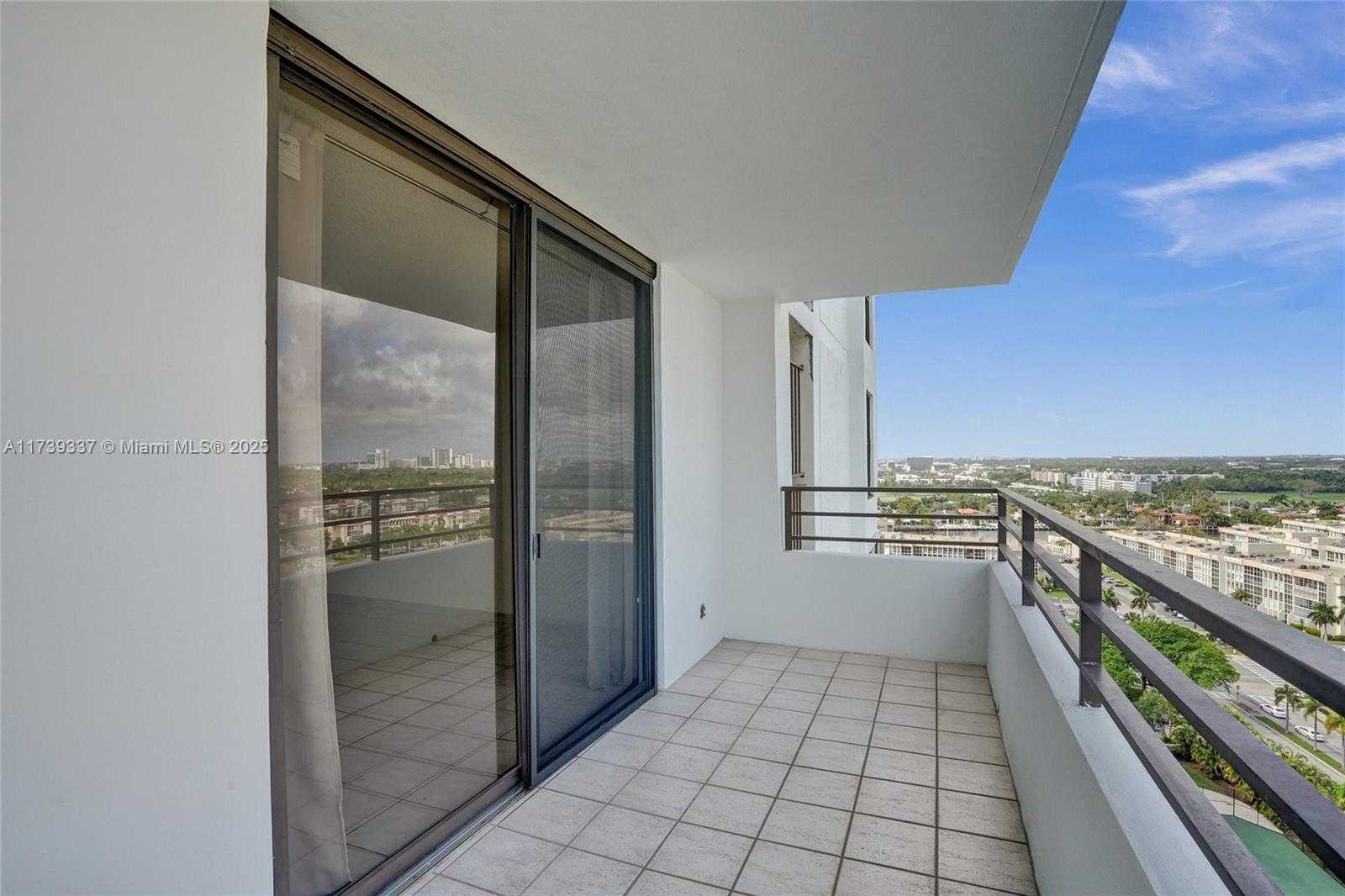 Small Image of 2500 PARKVIEW DR #1811, Hallandale Beach Number 13