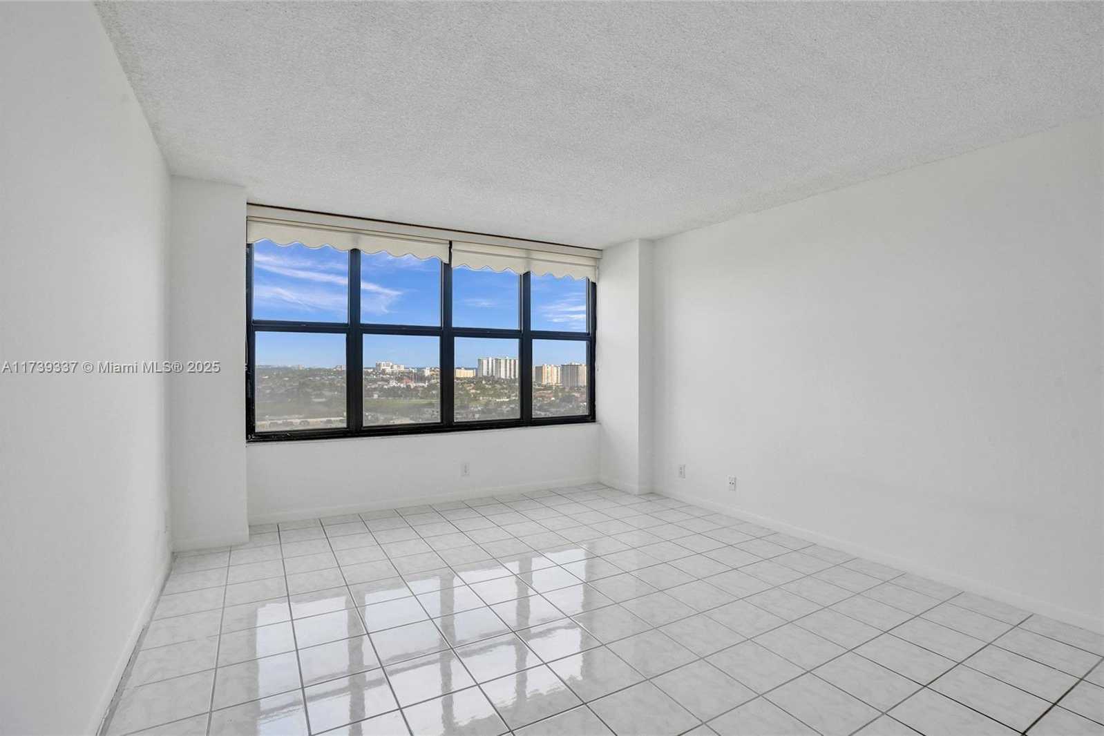 Small Image of 2500 PARKVIEW DR #1811, Hallandale Beach Number 17