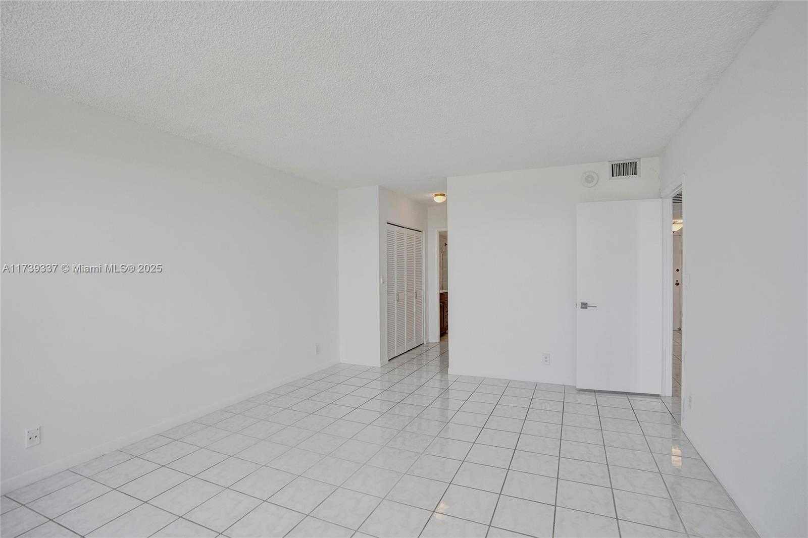 Small Image of 2500 PARKVIEW DR #1811, Hallandale Beach Number 18