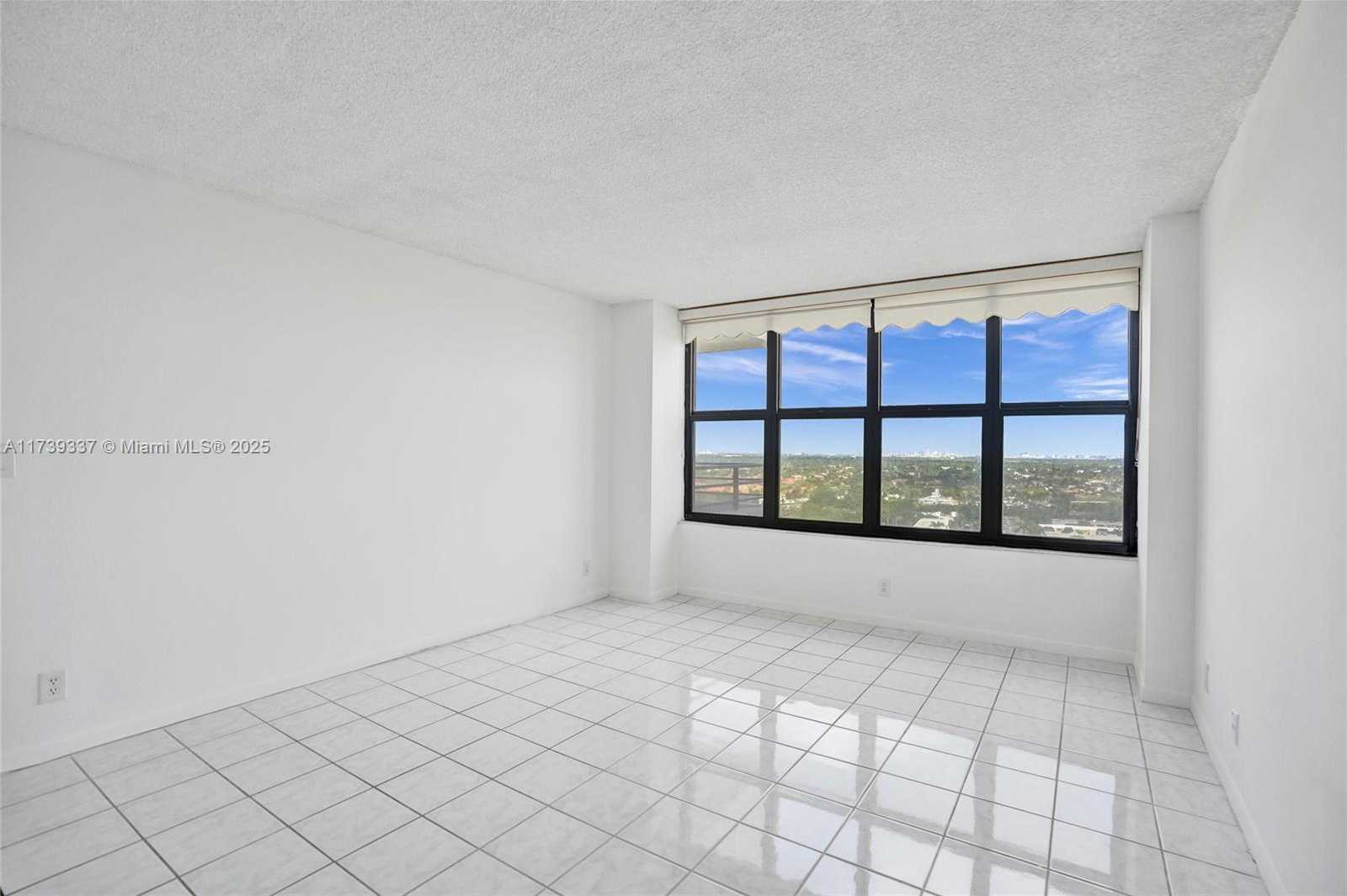 Small Image of 2500 PARKVIEW DR #1811, Hallandale Beach Number 19