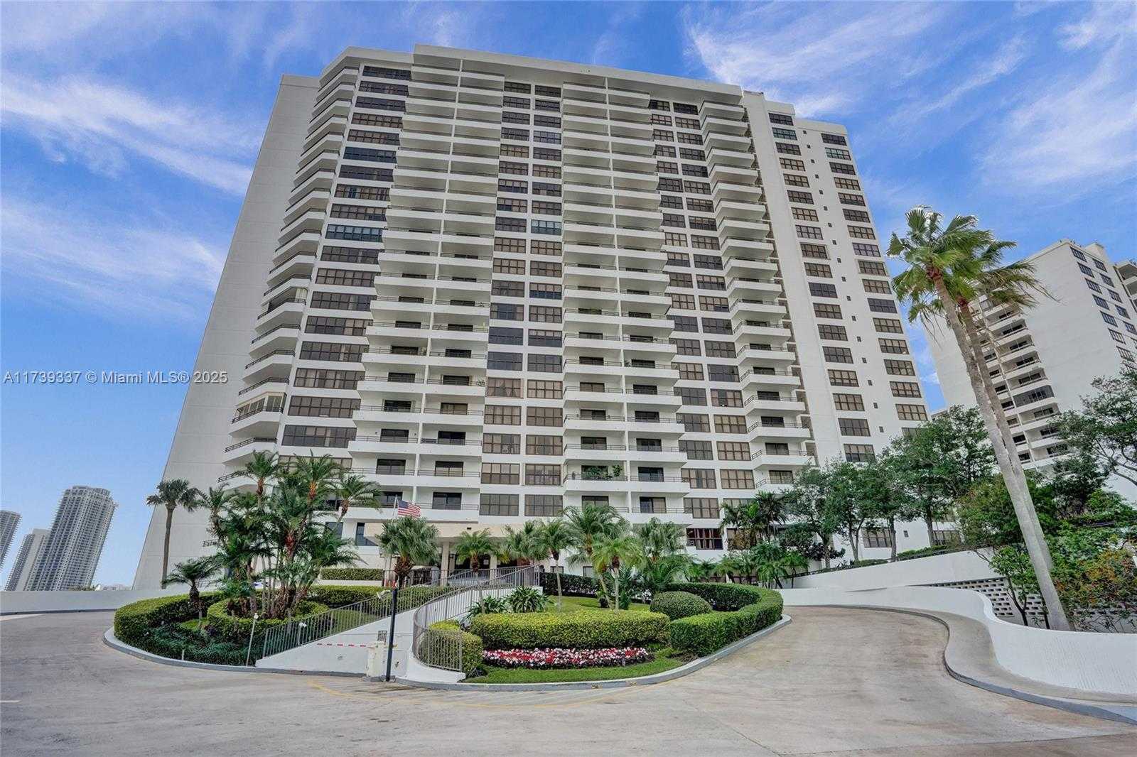 Small Image of 2500 PARKVIEW DR #1811, Hallandale Beach Number 31