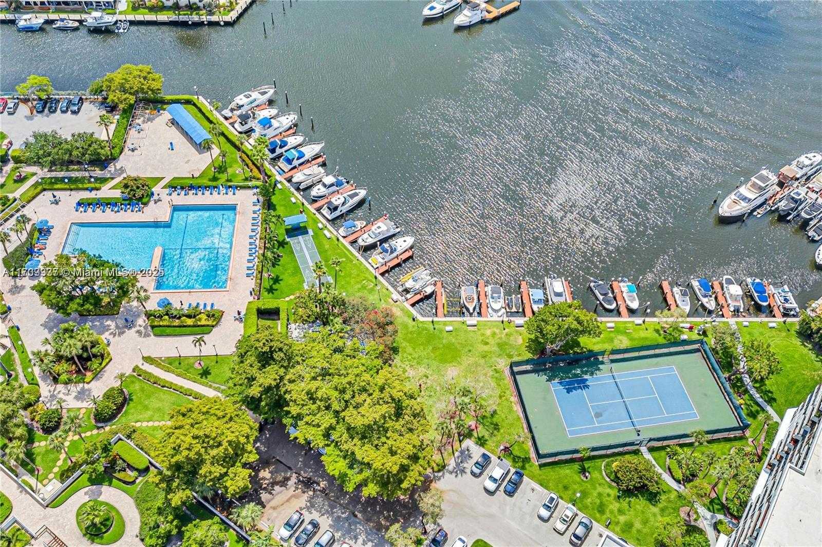 Small Image of 2500 PARKVIEW DR #1811, Hallandale Beach Number 32